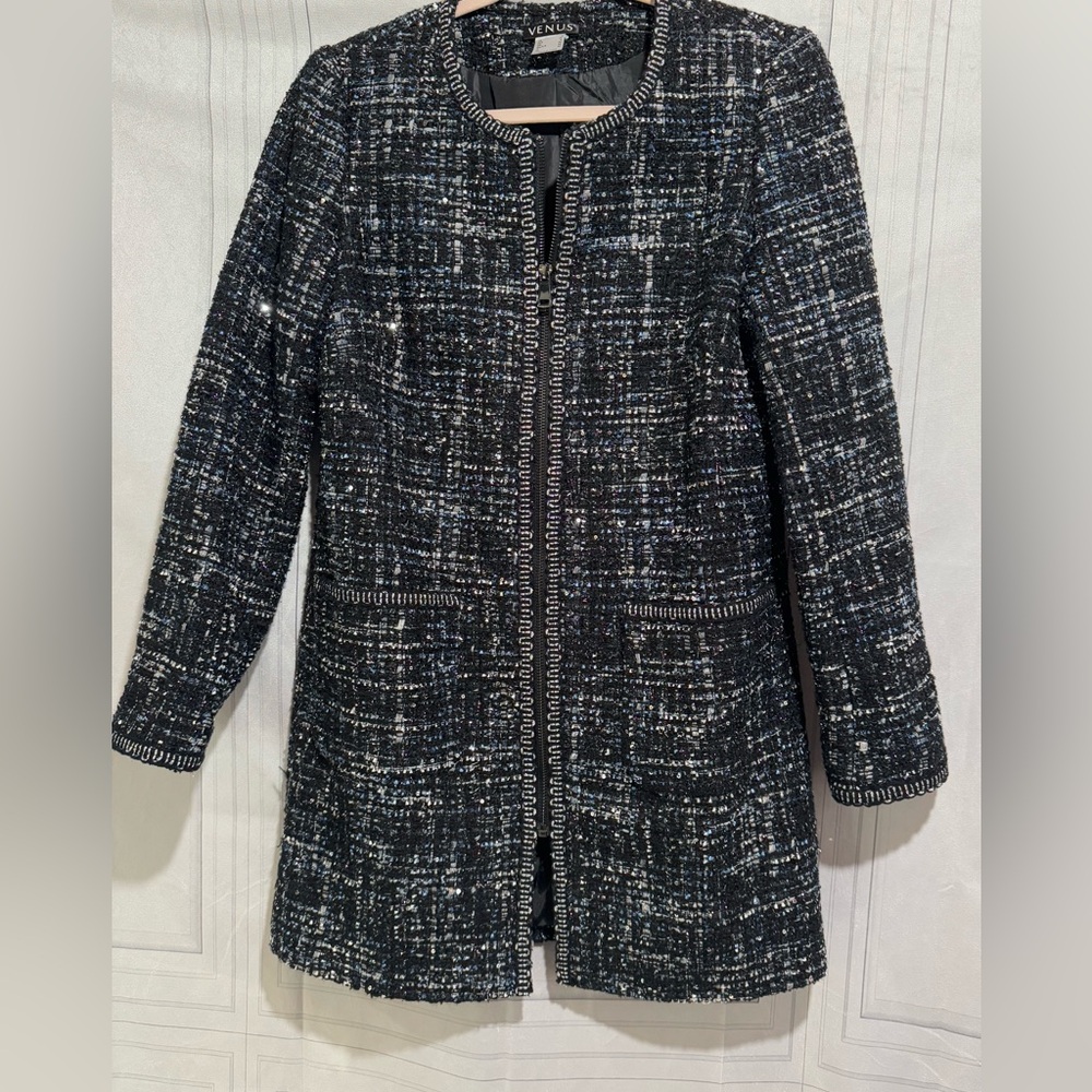 Sleek & Sharp: Navy & Black Long Zip-up Blazer